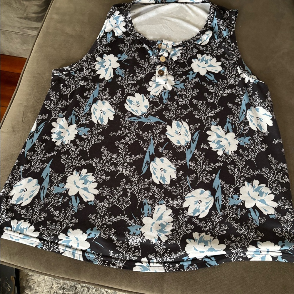 EUC SHEIN Floral Sleeveless Top - Black and White